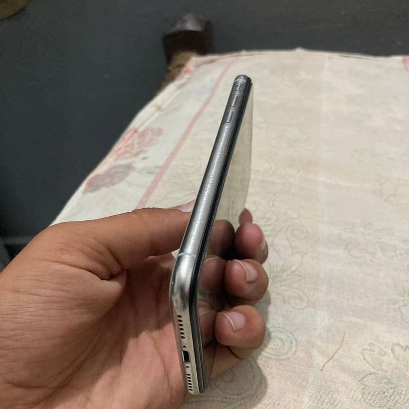 Apple iPhone X 3