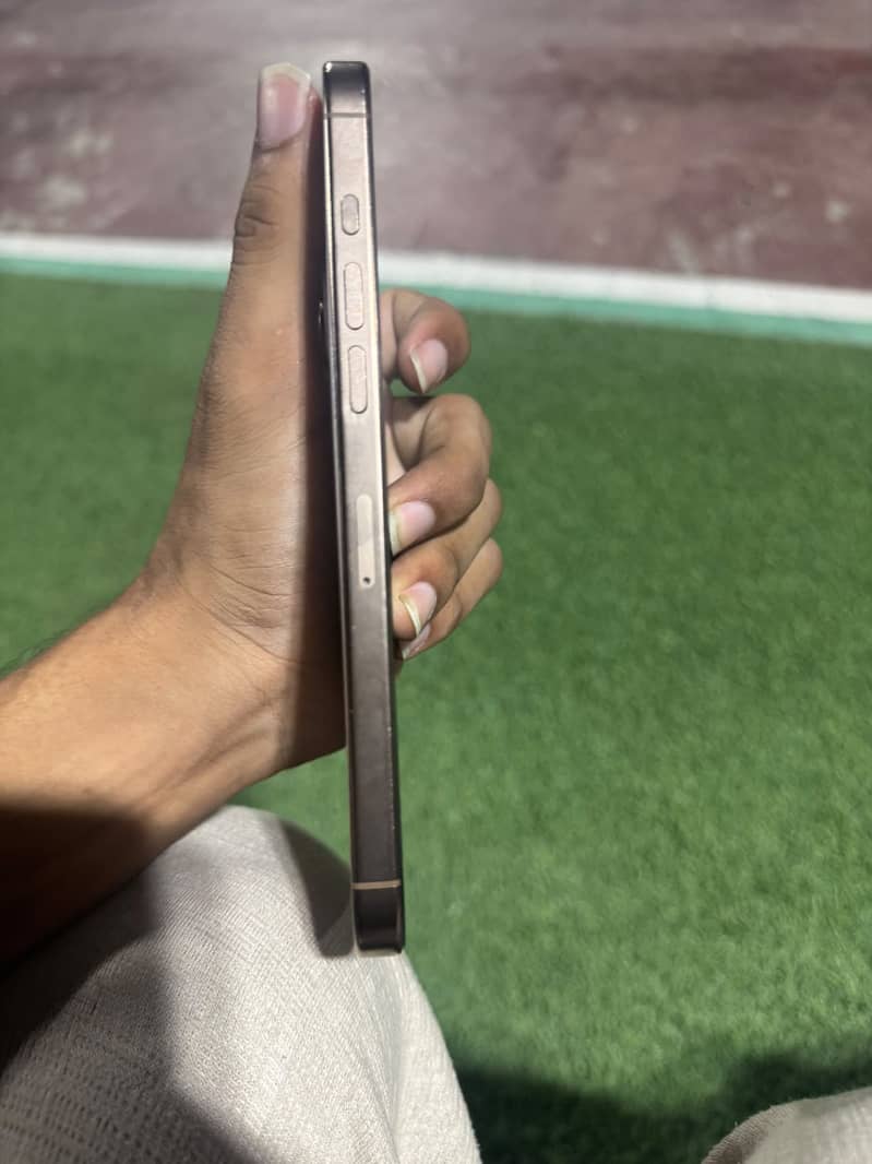 Apple iPhone 16 Pro Max 3