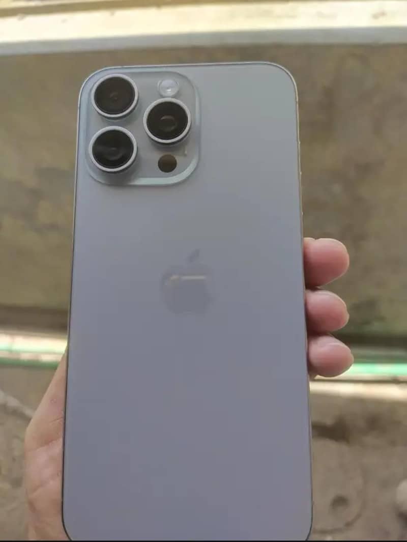 Apple iPhone 15 Pro Max 0