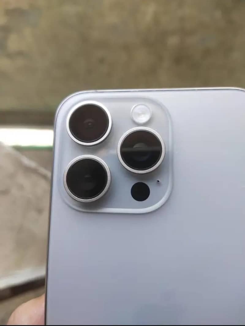 Apple iPhone 15 Pro Max 1