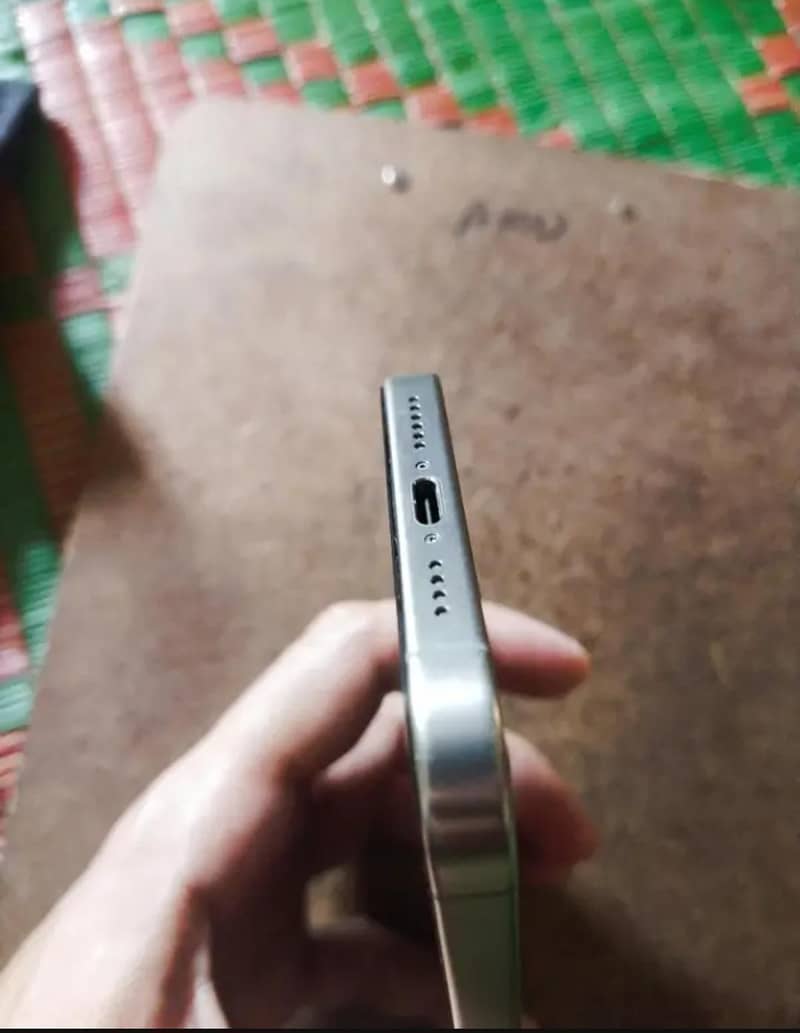 Apple iPhone 15 Pro Max 2