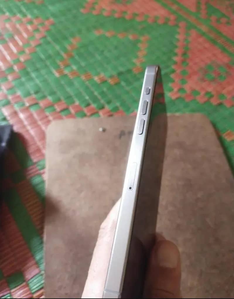 Apple iPhone 15 Pro Max 3