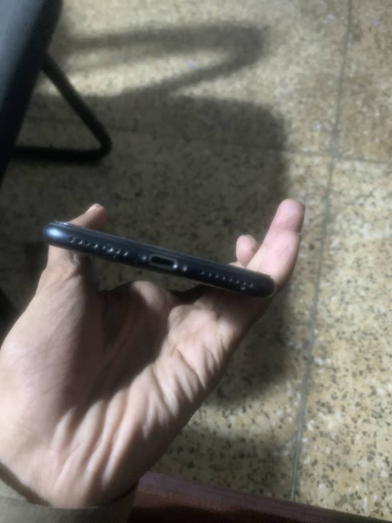 Apple iPhone 7 Plus 5