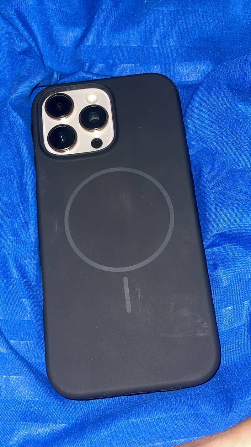 Apple iPhone 16 Pro Max 1