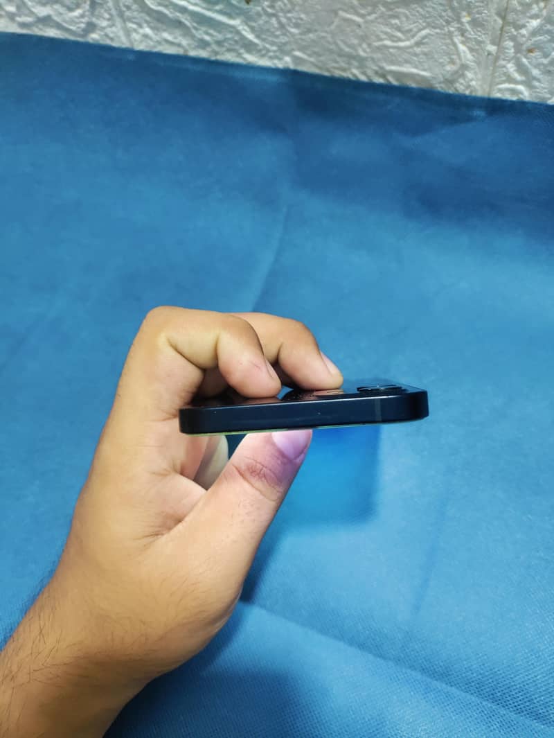 Apple iPhone 12 2