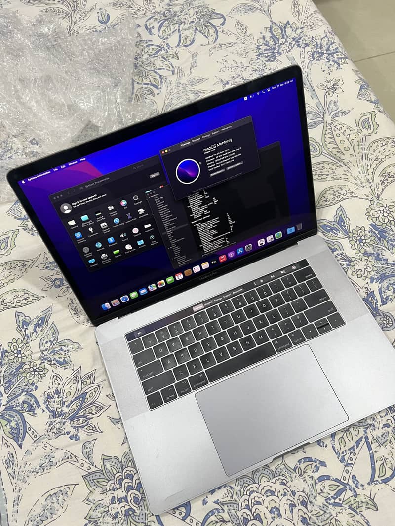 Apple macbook pro core i7 2016 model 1