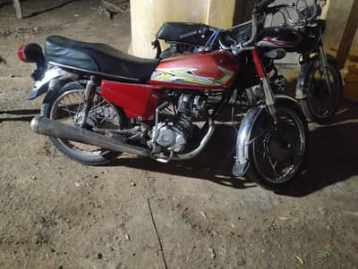 Honda 125 gari achi condition m h aur urgent sale krni h