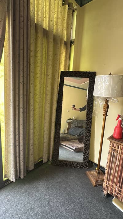 Standing mirror + metal lamp + horse