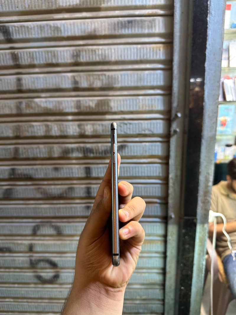Apple iPhone 8 Plus 1