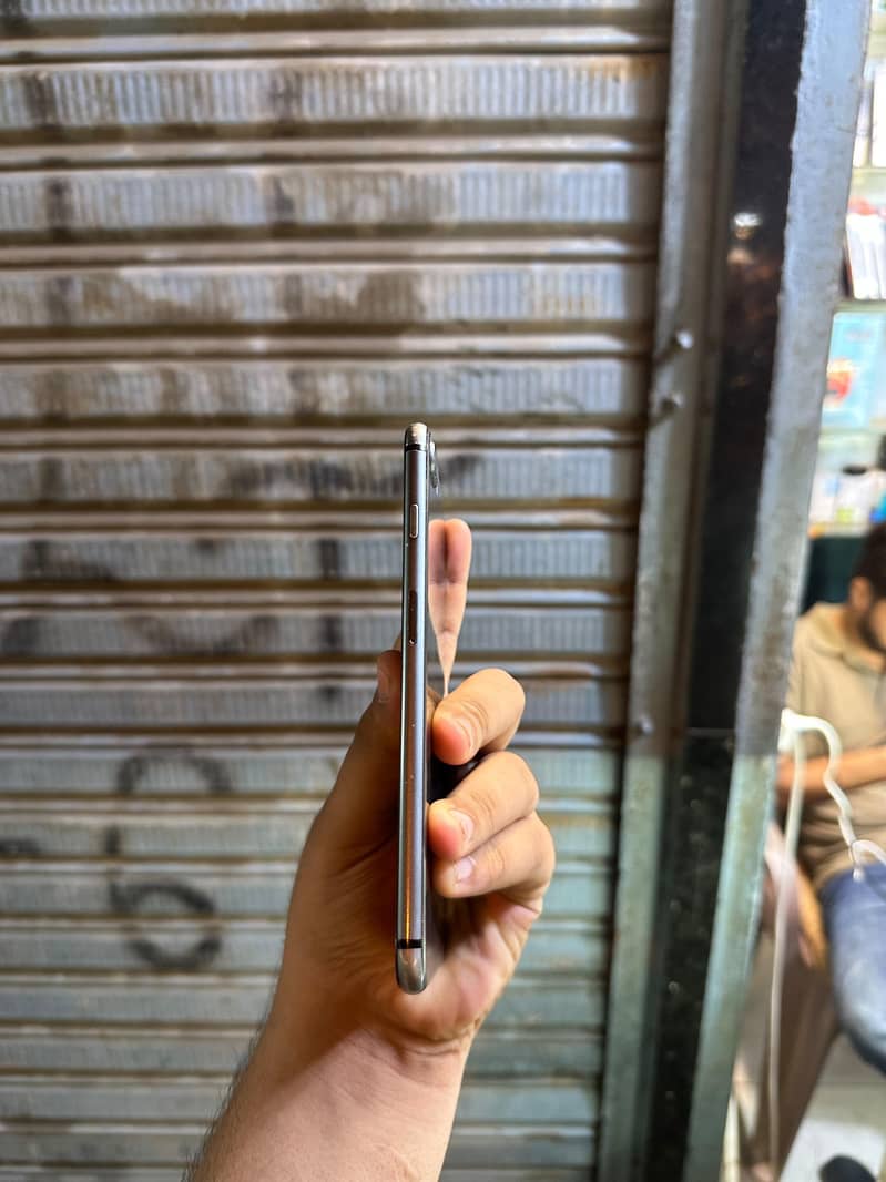 Apple iPhone 8 Plus 4