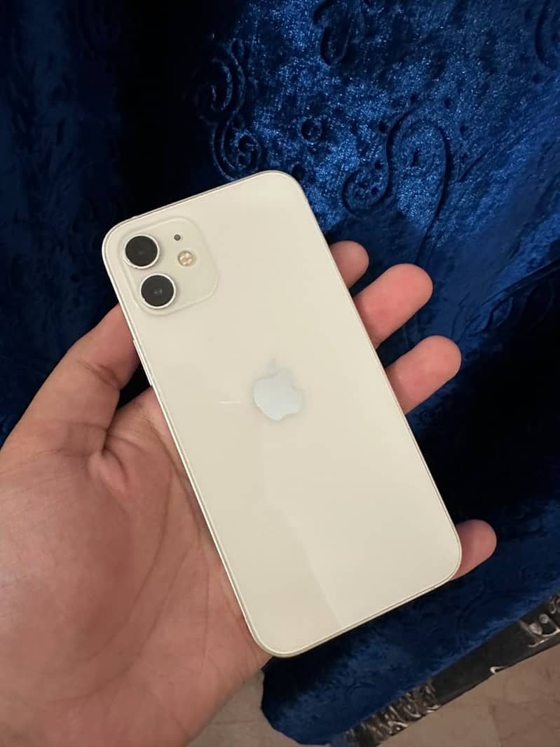Apple iPhone 12 4