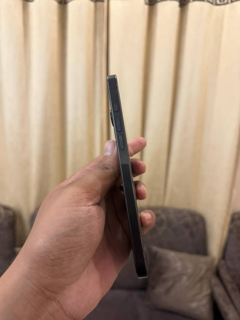 iPhone 15 Pro Max 2