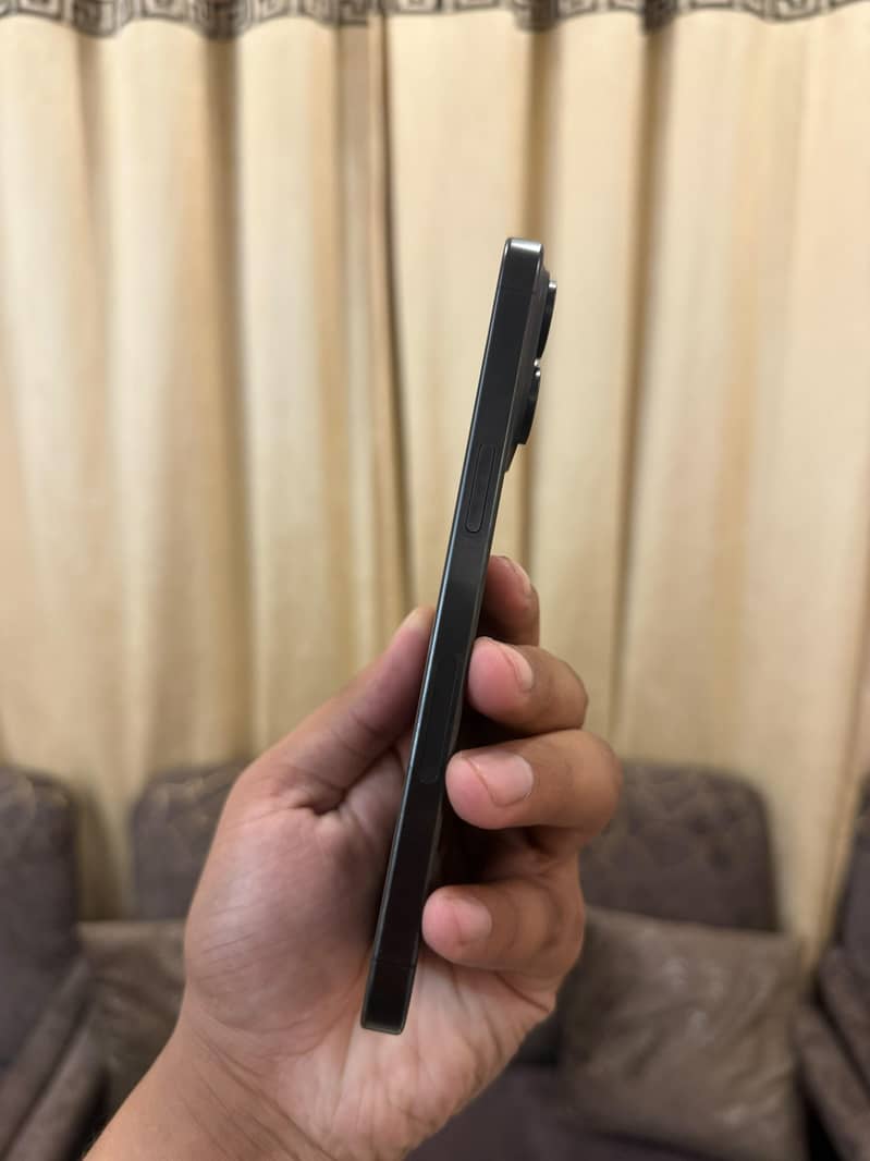 iPhone 15 Pro Max 3