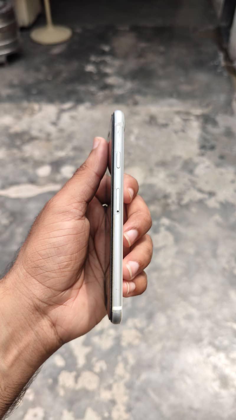Apple iPhone SE 3
