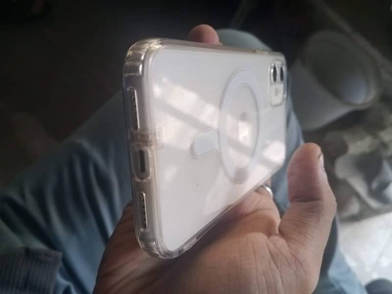 Apple iPhone 11 3