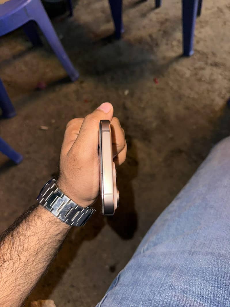 Apple iPhone 16 Pro Max 8