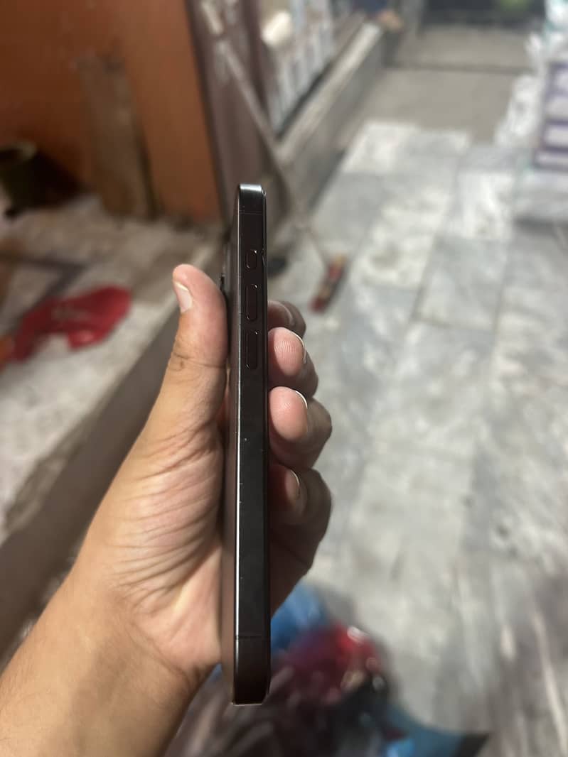Apple iPhone 15 Pro 3