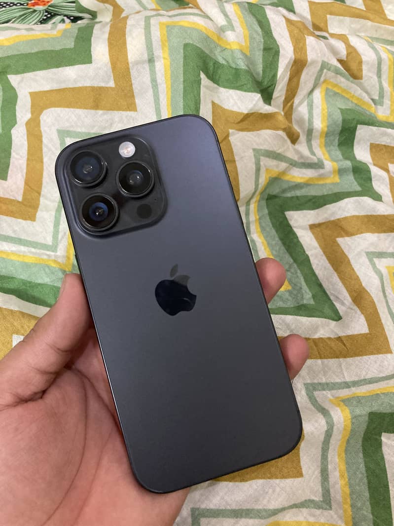 Apple iPhone 16 Pro 3