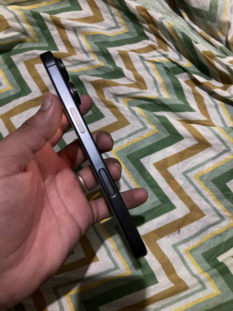 Apple iPhone 16 Pro 4