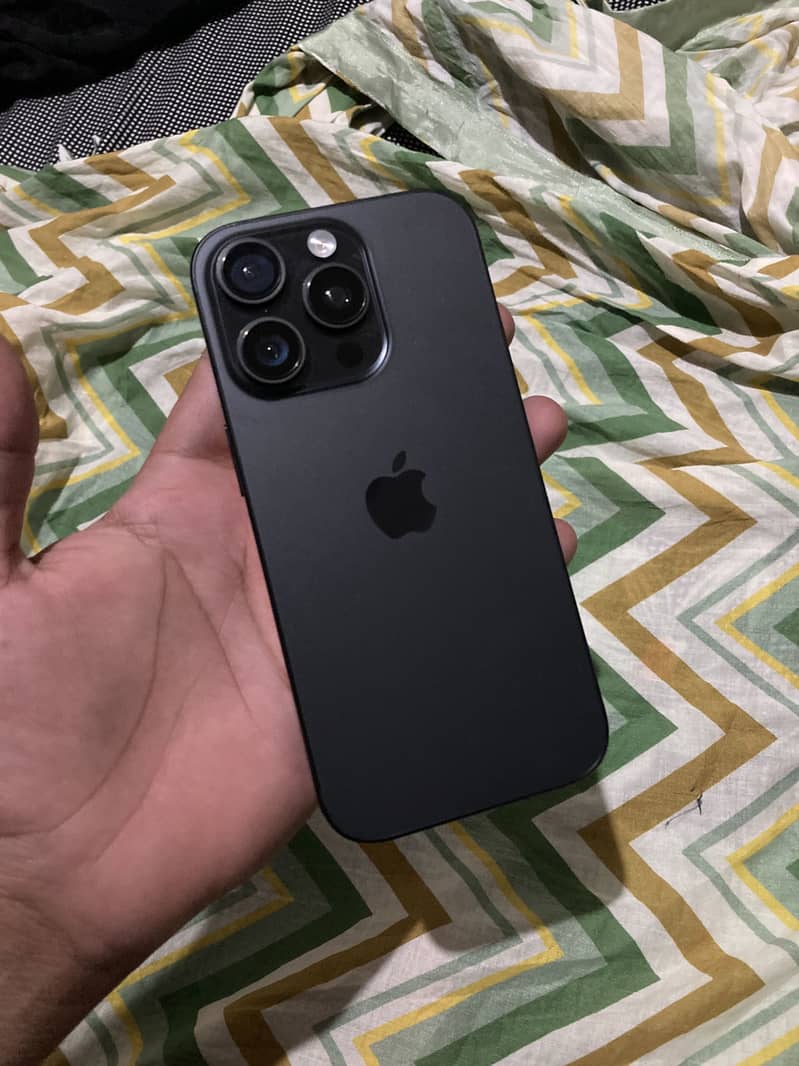 Apple iPhone 16 Pro 8