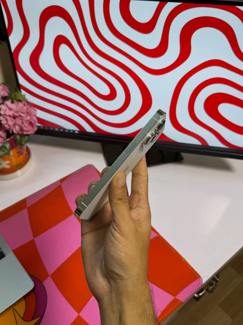 Apple iPhone 14 Pro 3