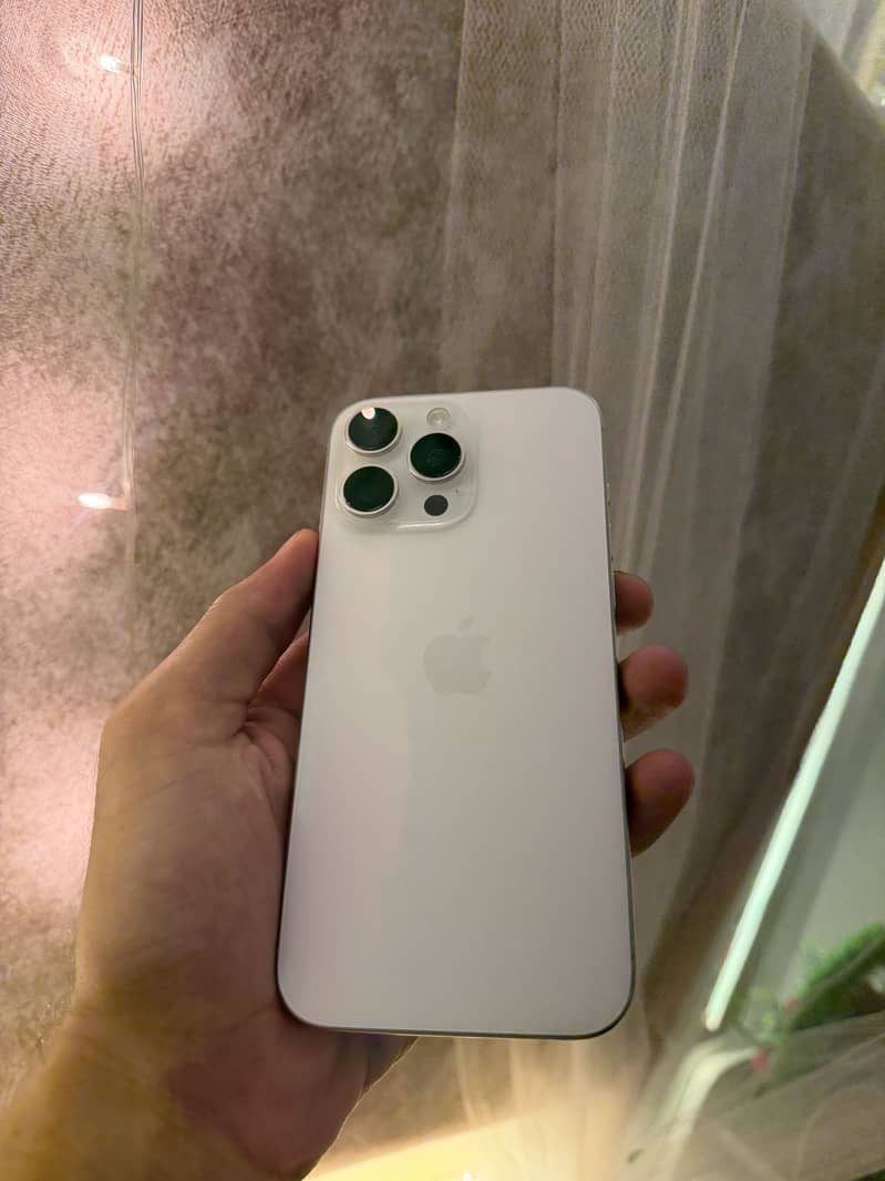 Apple iPhone 16 Pro Max 1