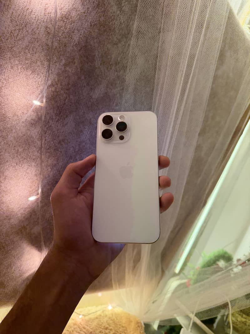 Apple iPhone 16 Pro Max 3