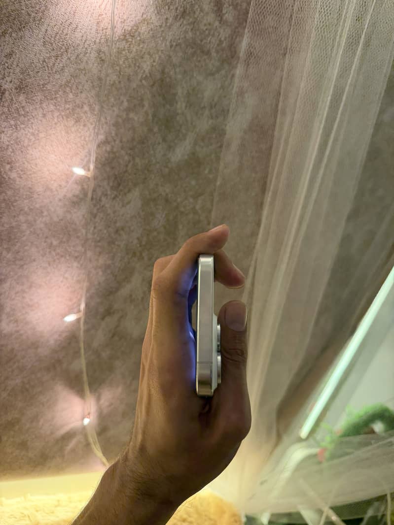 Apple iPhone 16 Pro Max 8