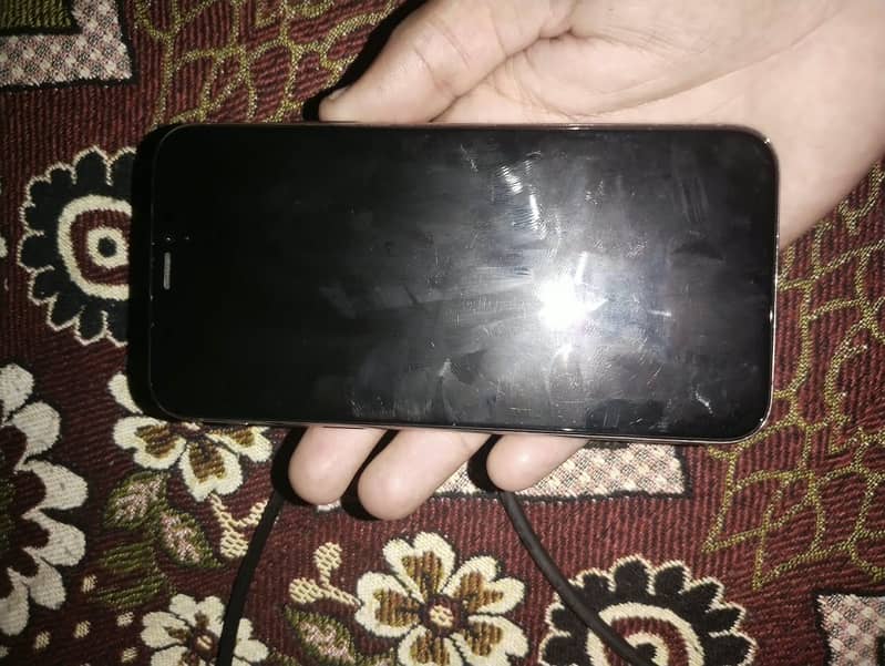 Apple iPhone XS 4