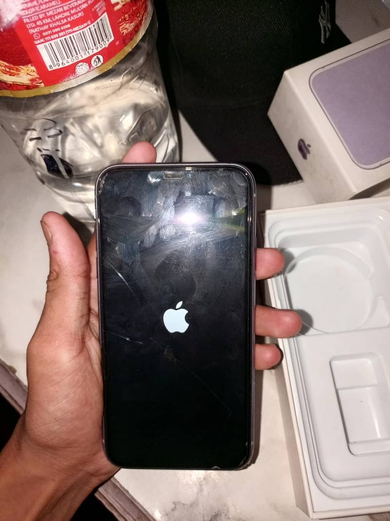 Apple iPhone 11 4