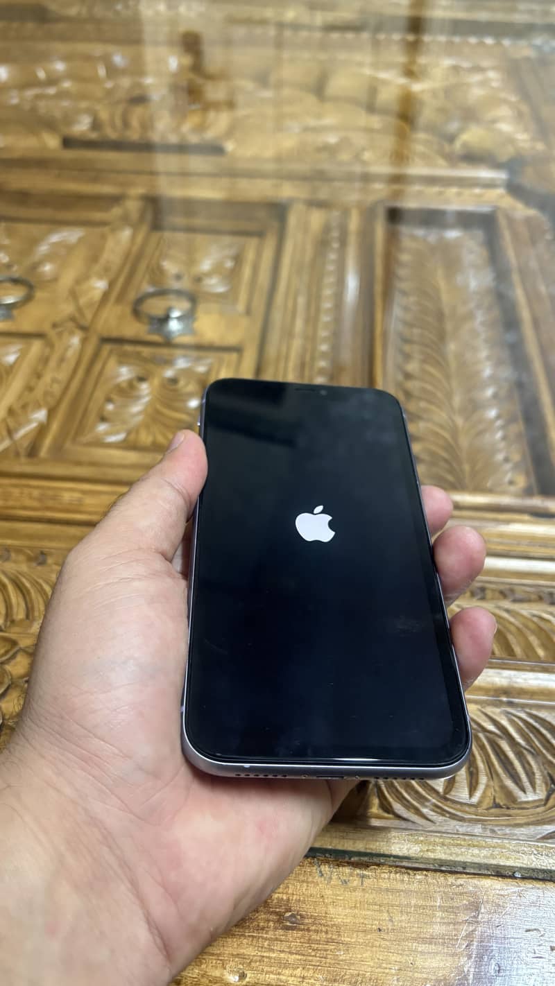 Apple iPhone 11 7