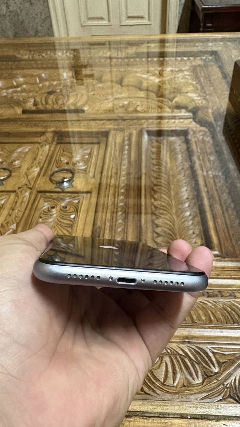 Apple iPhone 11 8