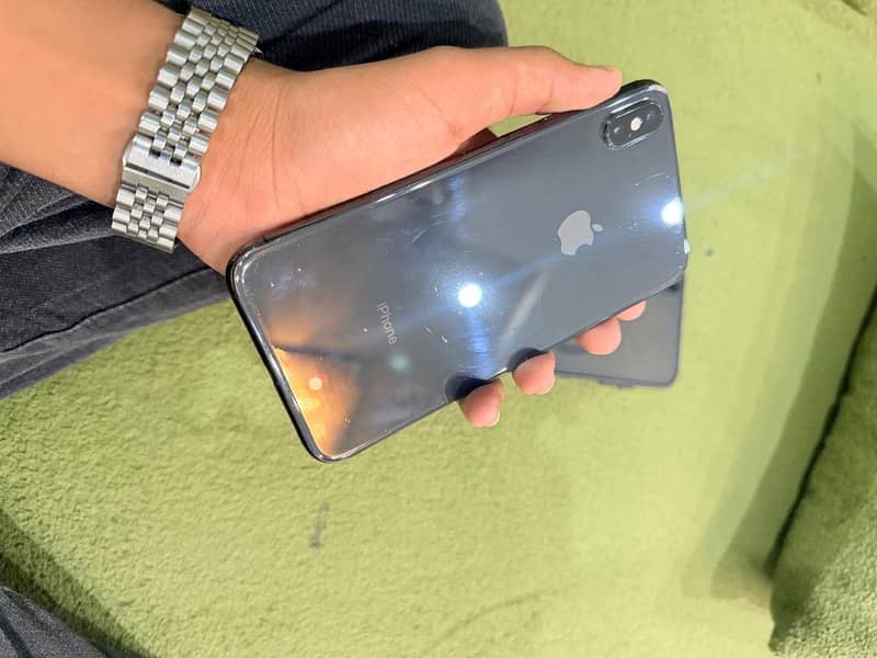 IPHONE XSMAX.     call 03167996812 and whatsapp 03166729722 1