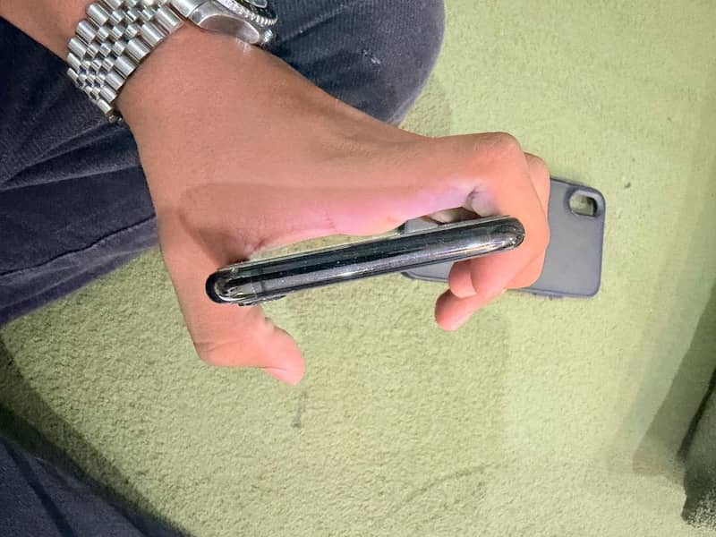 IPHONE XSMAX.     call 03167996812 and whatsapp 03166729722 4