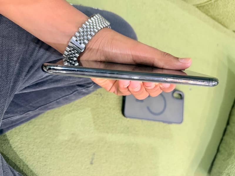 IPHONE XSMAX.     call 03167996812 and whatsapp 03166729722 5