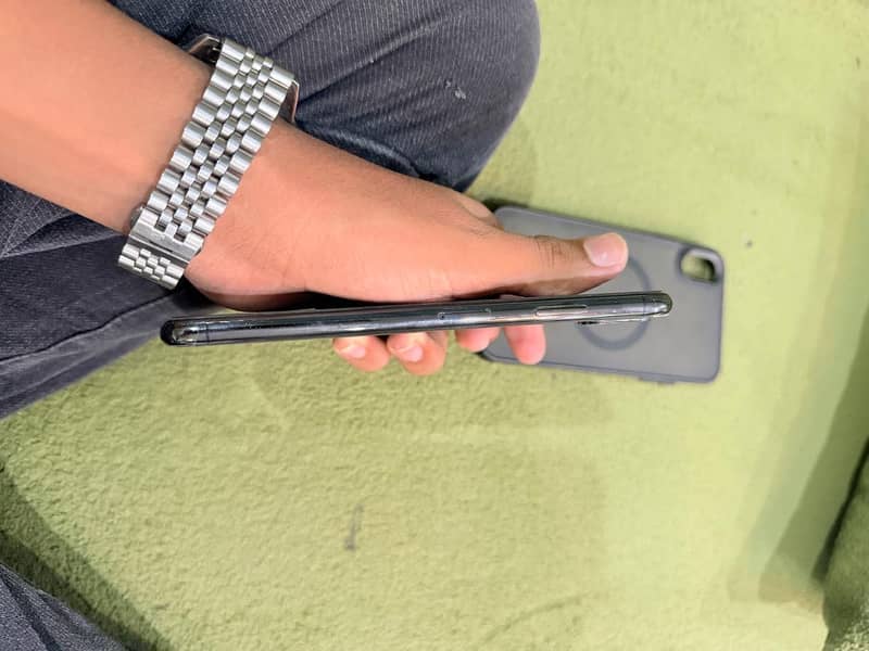 IPHONE XSMAX.     call 03167996812 and whatsapp 03166729722 6