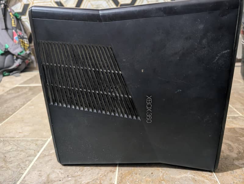 Xbox 360 S 1