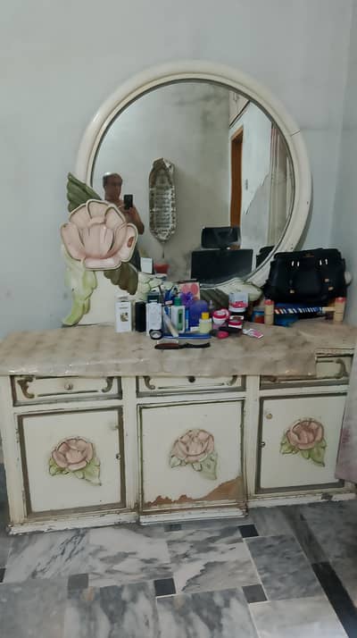 One Chinioti Old Bed & Dressing for Sale