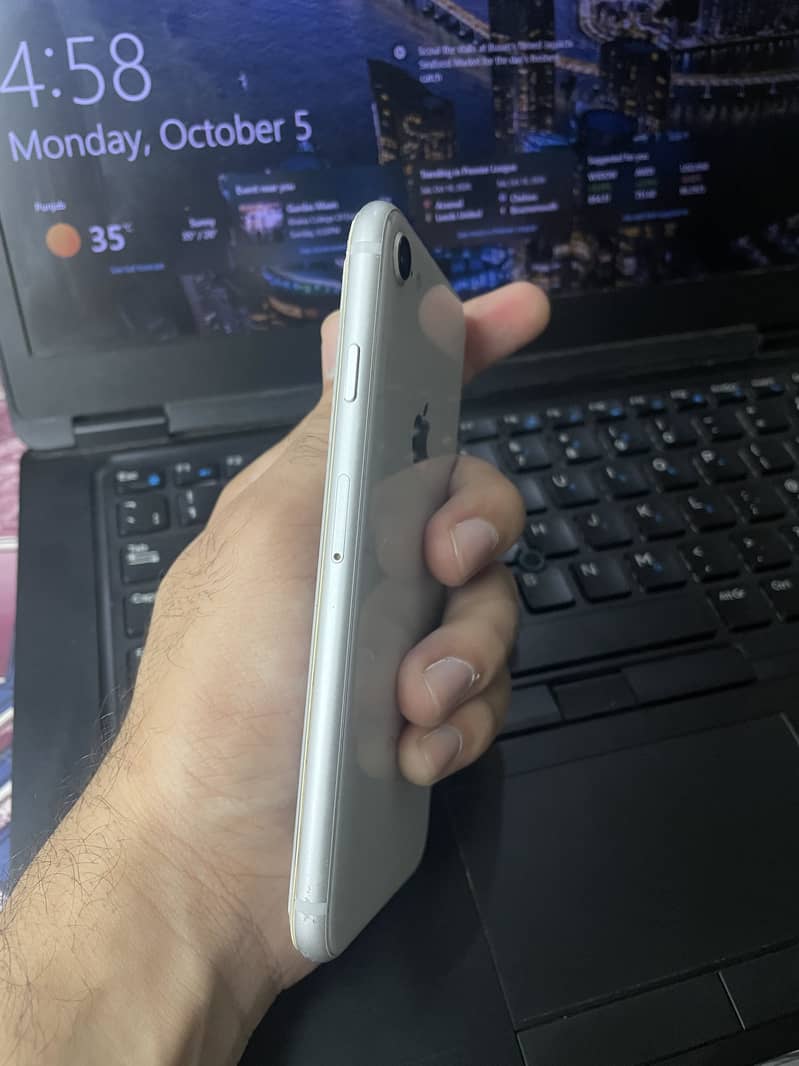 Apple iPhone 8 4