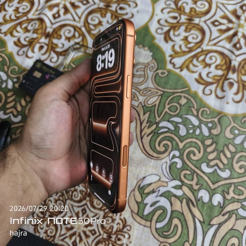 Apple iPhone 17 Pro Max 4