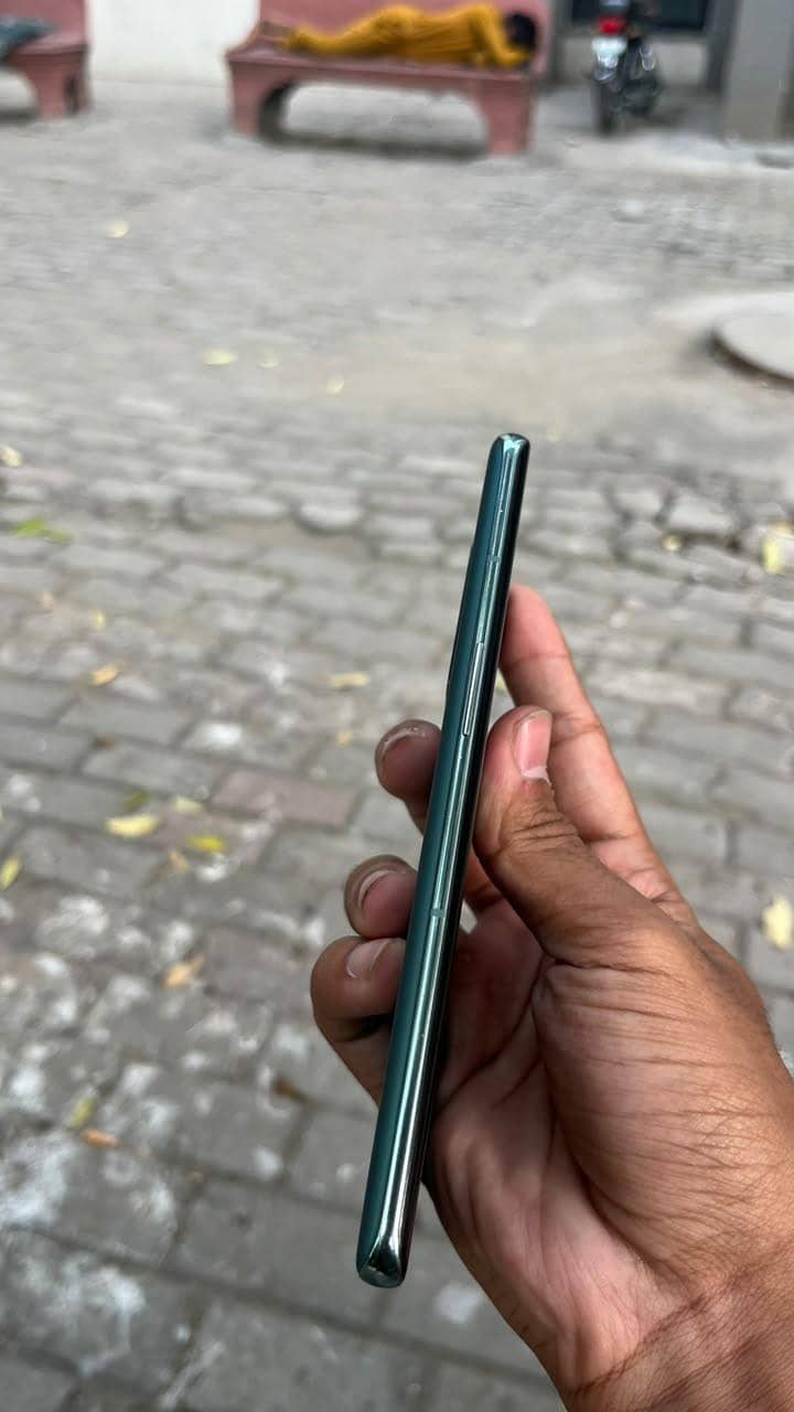 One Plus 10 Pro 4