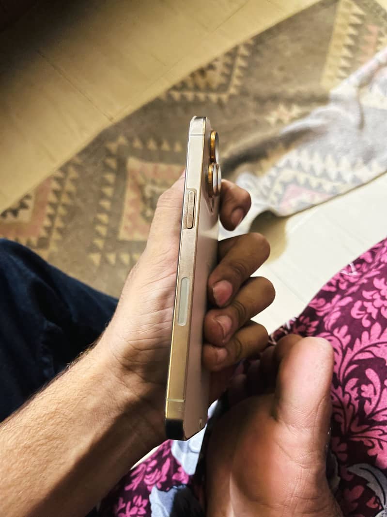 Apple iPhone 13 Pro 4
