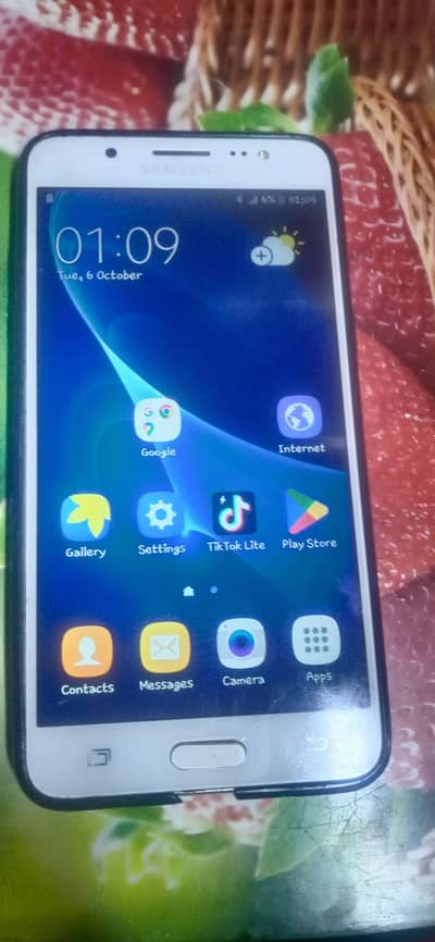 Samsung Mobile J5