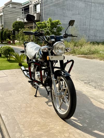 Suzuki GS150 Special Edition 2022 only 12000kms driven 10/10 condition