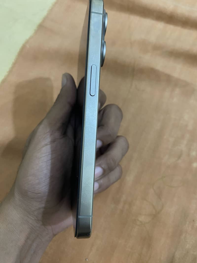 Apple iPhone 15 Pro 2