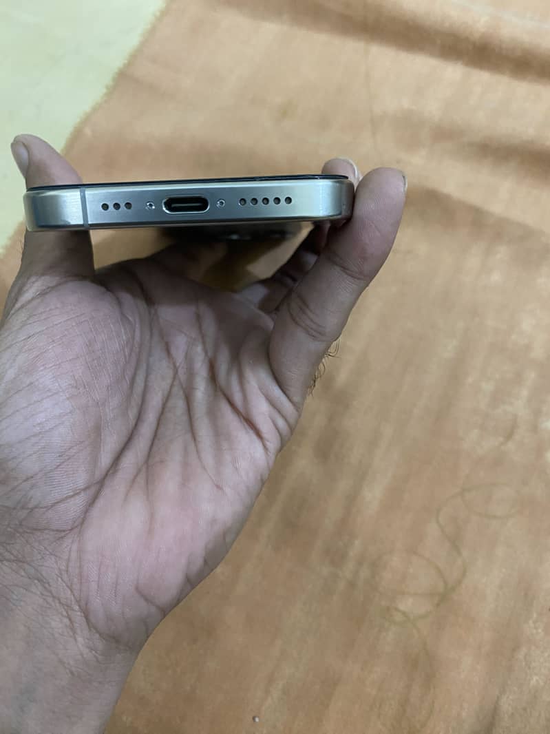 Apple iPhone 15 Pro 6