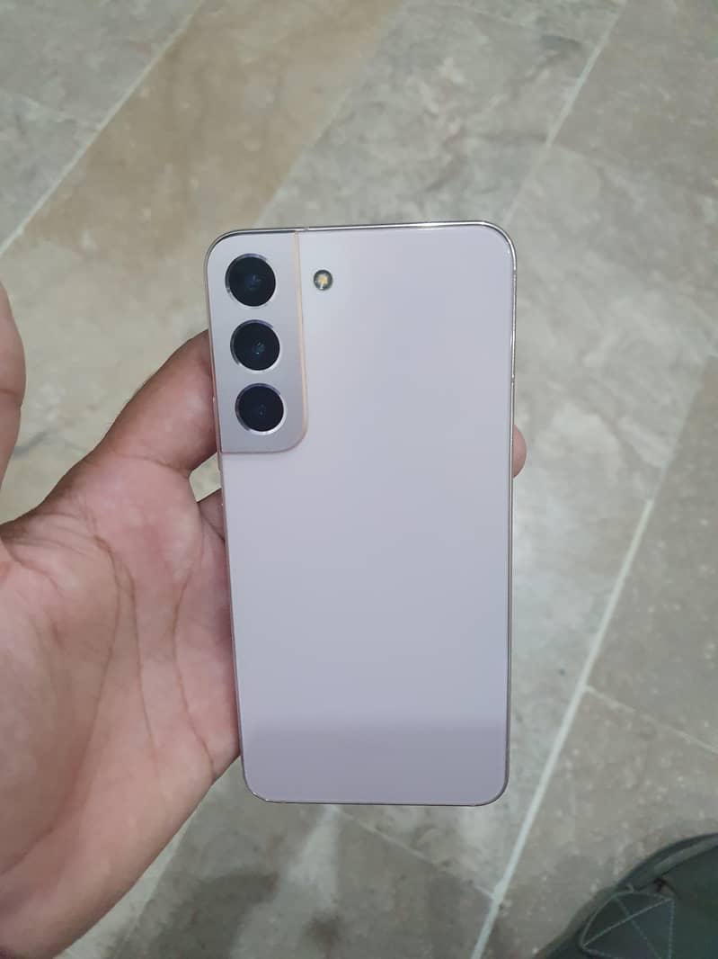 Samsung Mobile S22 1