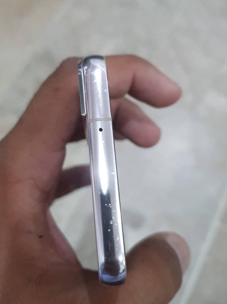 Samsung Mobile S22 2