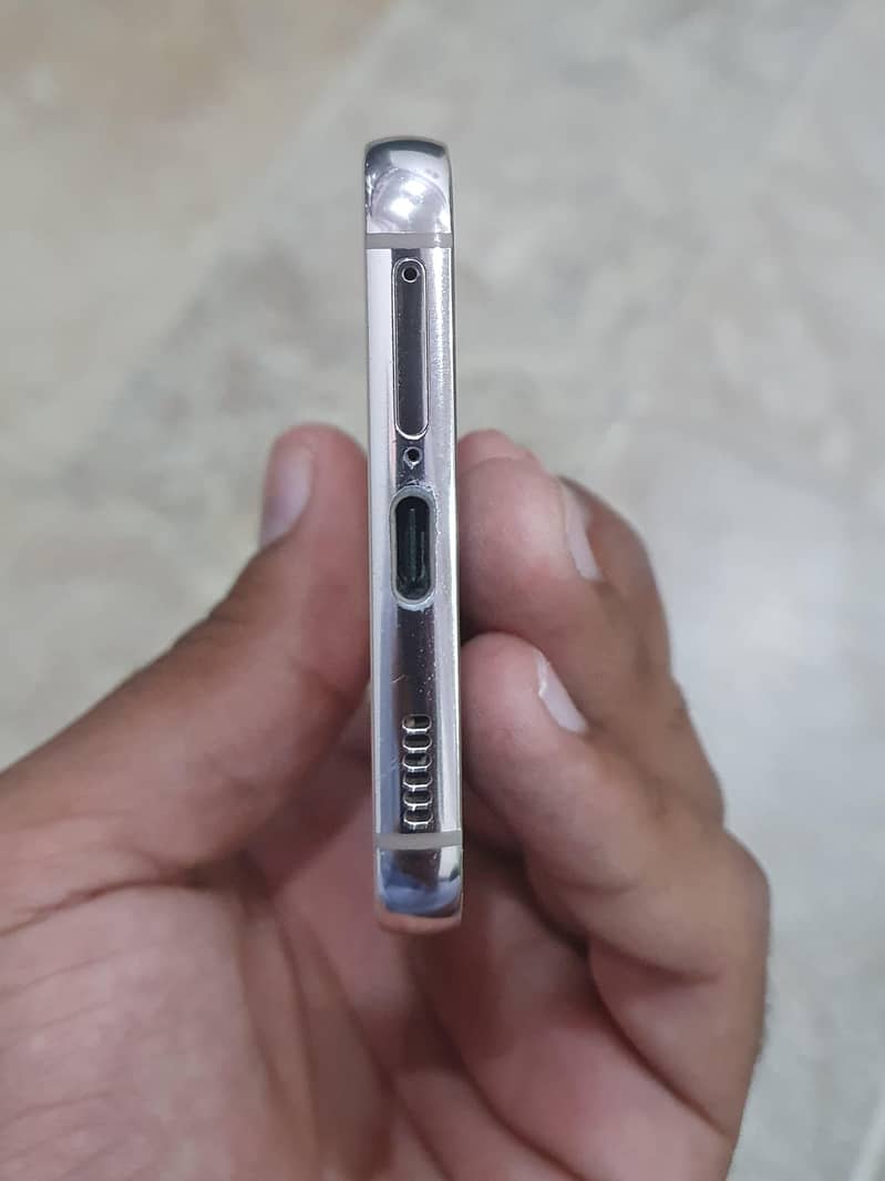 Samsung Mobile S22 3