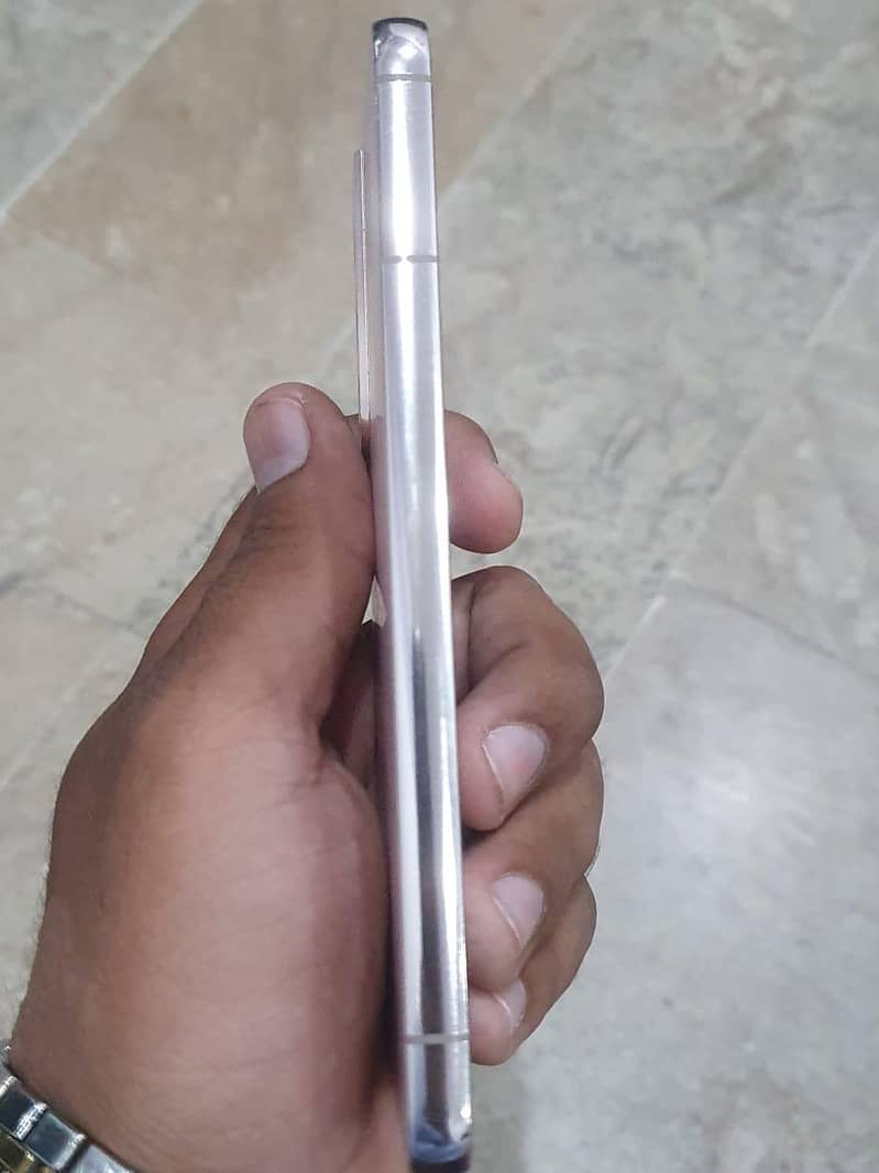 Samsung Mobile S22 4